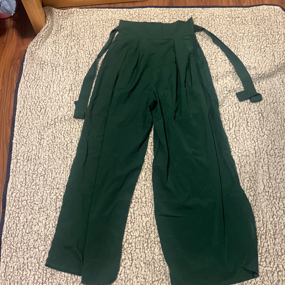 Emerald green high-waisted paper bag trousers